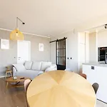 Penthouse By The Sea With Stunning Rooftop Views *