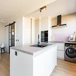 Penthouse By The Sea With Stunning Rooftop Views Διαμέρισμα