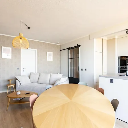 Penthouse By The Sea With Stunning Rooftop Views *